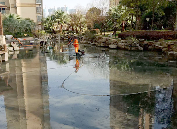 兴庆景观池淤泥清理